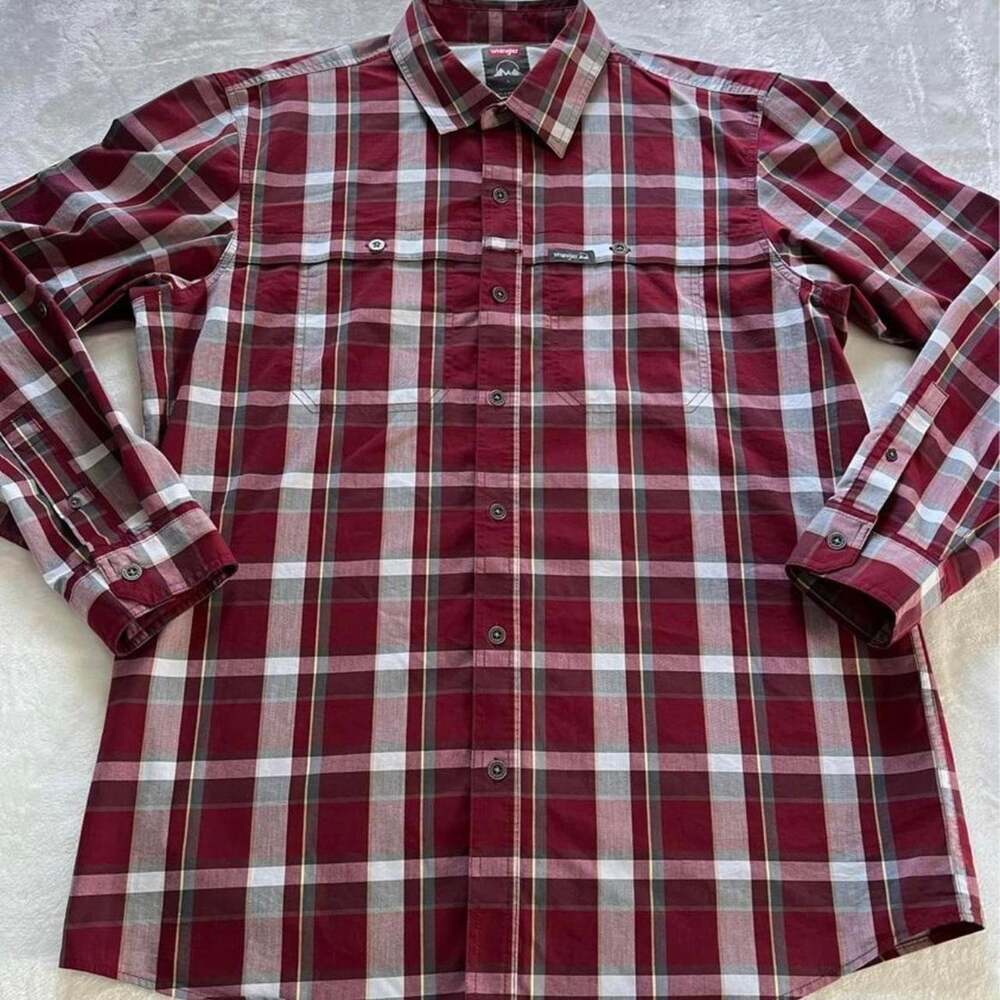 Wrangler Regular Fit Men’s Button Down Plaid Shirt Size Large Red Gray
